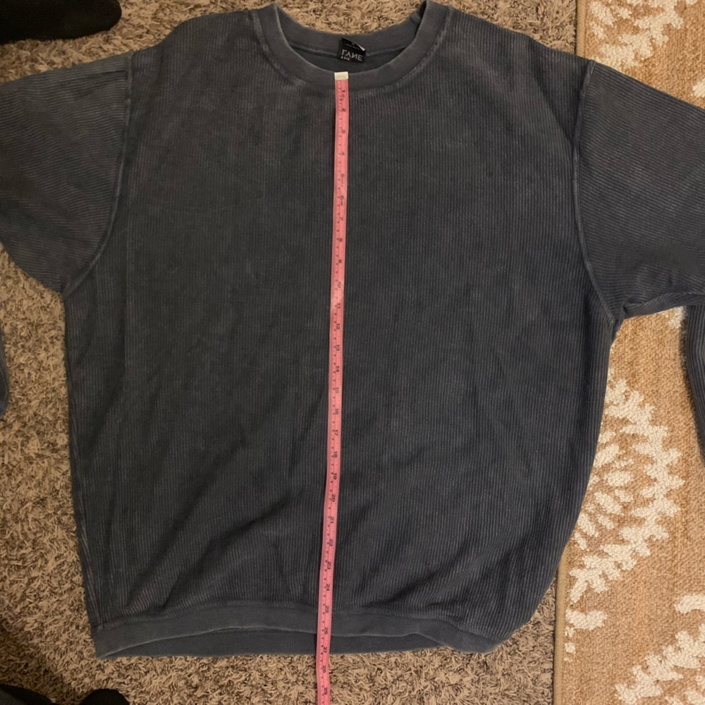 Navy Ribbed Crewneck!! 💙 - Picture 10 of 15
